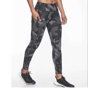 Athleta Camo Contender 7/8 Leggings
